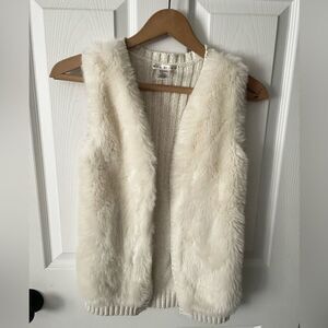 Girl's MAX STUDIO Ivory Faux Fur Sleeveless Sweater Vest / jacket Size M (10-12)
